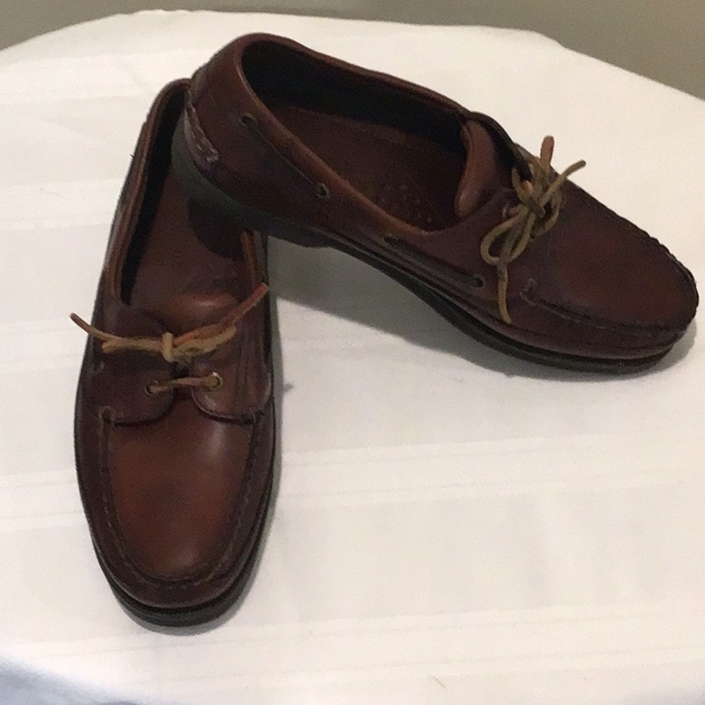 Highland Creek classic brown leather men loafers/boat shoes size 8.5 used